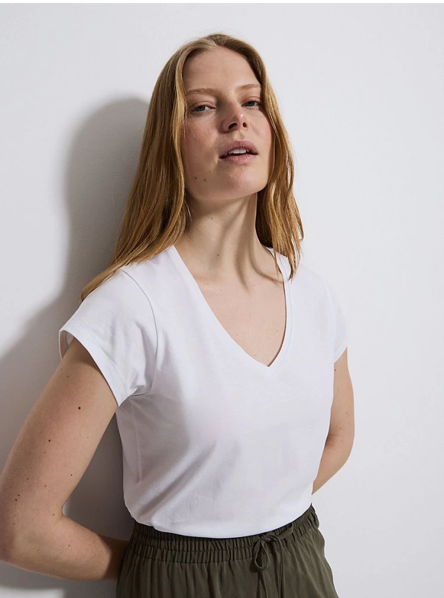 "George at Asda Women's White V-Neck Pure Cotton T-Shirt – Comfort & Style"