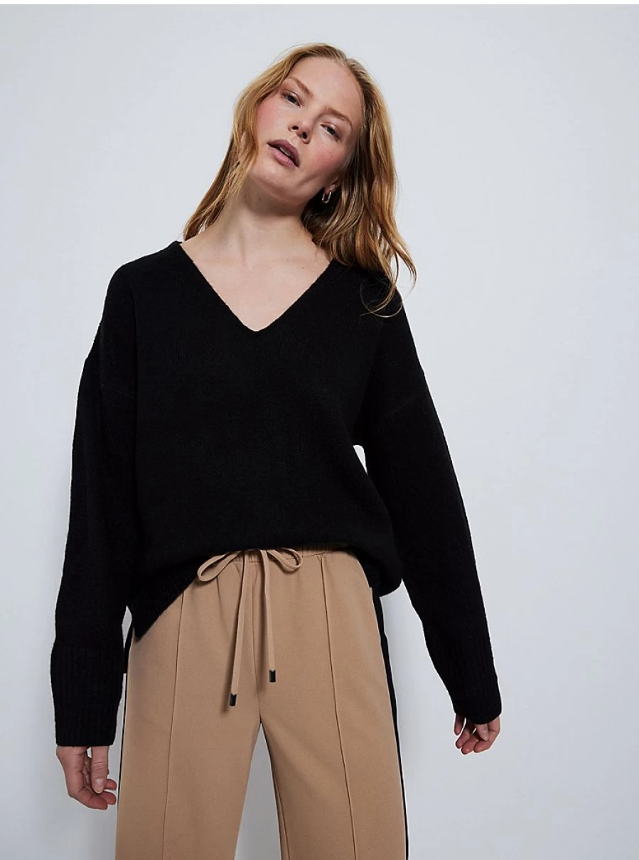 "George at Asda Women's Black Slouchy Knit V-Neck Sweater | Cozy Oversized Jumper Reviews"